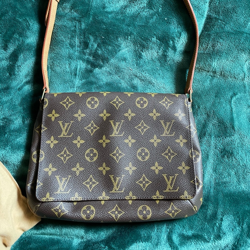 Louis Vuitton Musette Tango SOLD 🎈